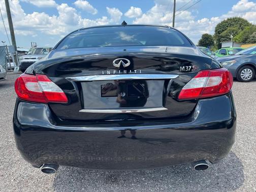 2011 INFINITI M37 Base