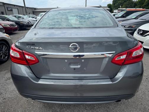 GRY 2017 Nissan Altima 2.5 SV