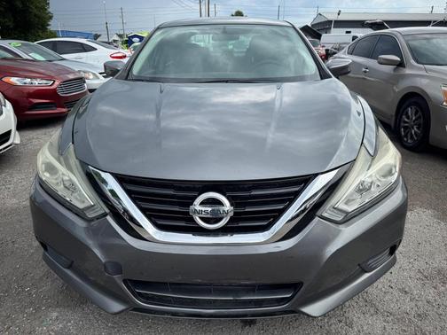 GRY 2017 Nissan Altima 2.5 SV