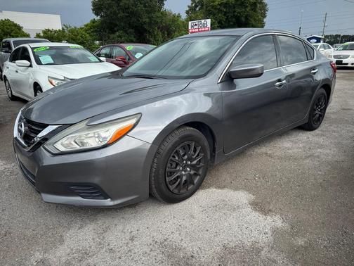 GRY 2017 Nissan Altima 2.5 SV