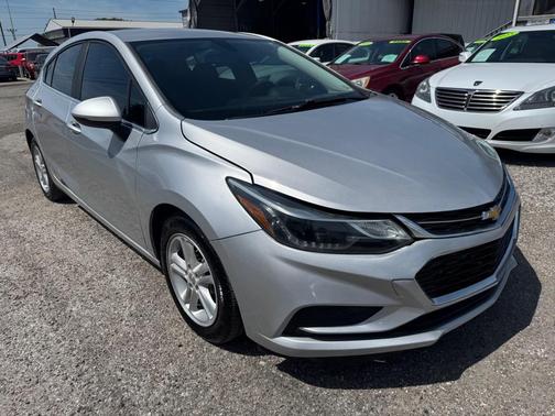 SILV 2017 Chevrolet Cruze LT