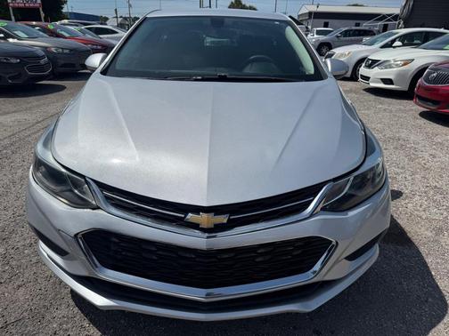 SILV 2017 Chevrolet Cruze LT