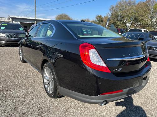 2015 Lincoln MKS Base