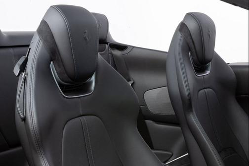 Nero 2010 Ferrari California Base