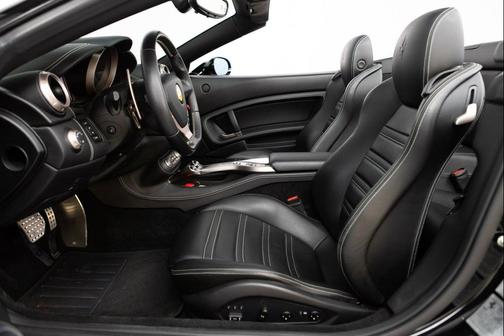 2010 Ferrari California Base