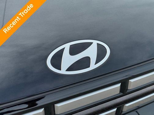 Phantom Black 2024 Hyundai SANTA FE SE