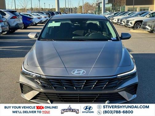 2025 Hyundai ELANTRA SE