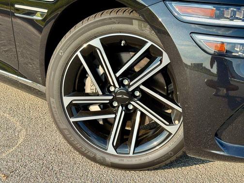 2026 Genesis G80 2.5T Advanced