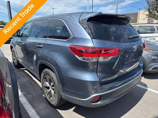 2017 Toyota Highlander LE I4