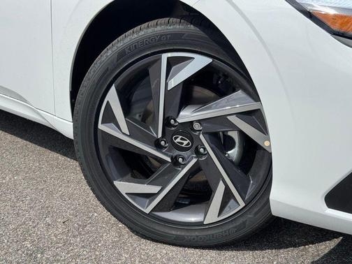 2025 Hyundai ELANTRA HEV SEL Sport