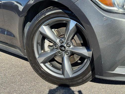 2016 Ford Mustang V6