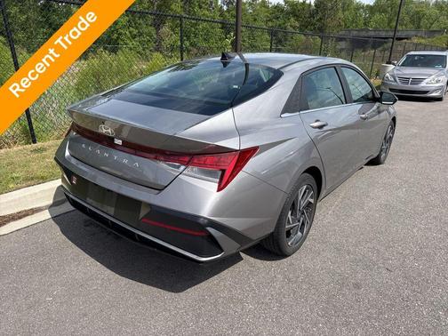 Fluid Metal 2024 Hyundai ELANTRA SEL