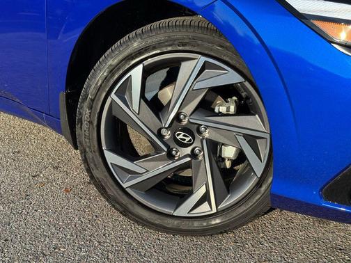 2025 Hyundai ELANTRA HEV Limited