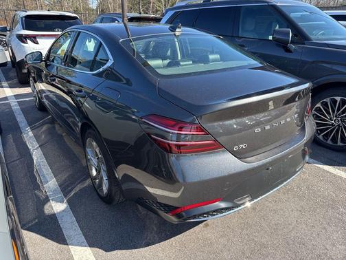 2022 Genesis G70 2.0T RWD