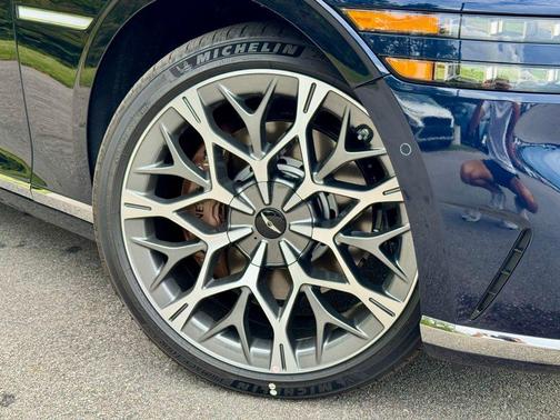 2026 Genesis G90 e-SC