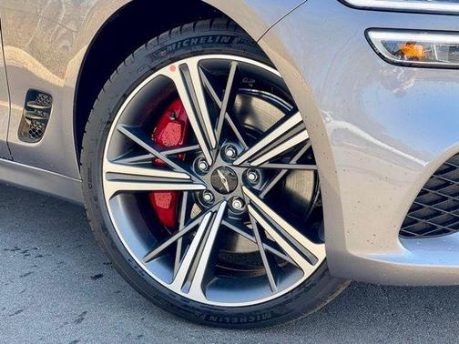 2024 Genesis G70 3.3T RWD Sport Advanced