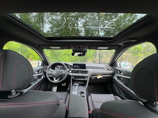 2025 Genesis G70 2.5T RWD