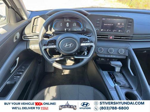 2025 Hyundai ELANTRA SE