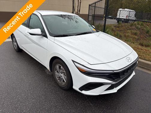 2025 Hyundai ELANTRA SE