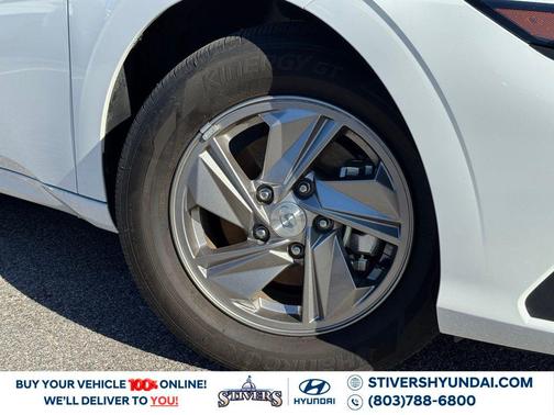 2025 Hyundai ELANTRA SE