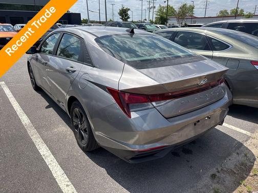 Fluid Metal 2022 Hyundai ELANTRA SEL