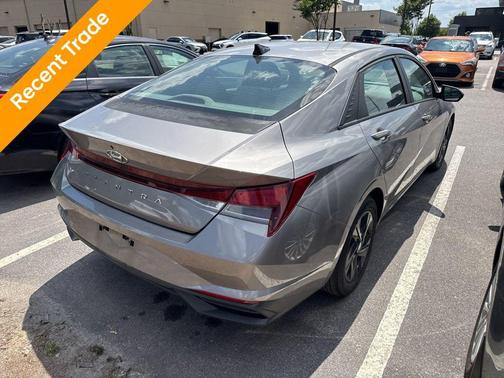 Fluid Metal 2022 Hyundai ELANTRA SEL