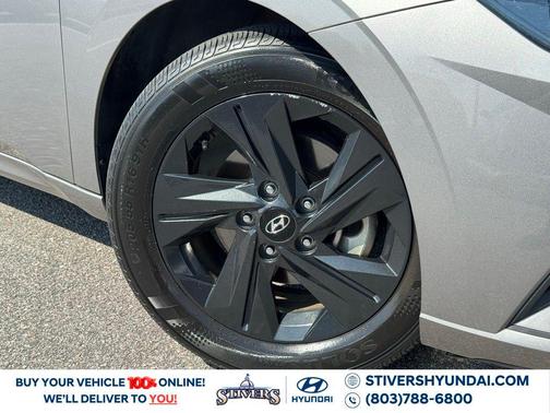 Fluid Metal 2022 Hyundai ELANTRA SEL
