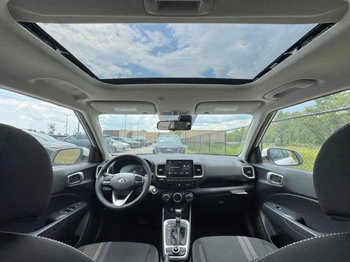 2025 Hyundai VENUE SEL