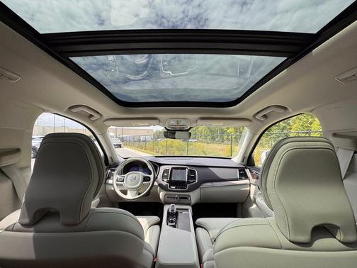 Crystal White Metallic 2024 Volvo XC90 B6 Ultimate Bright Theme 7-Seater