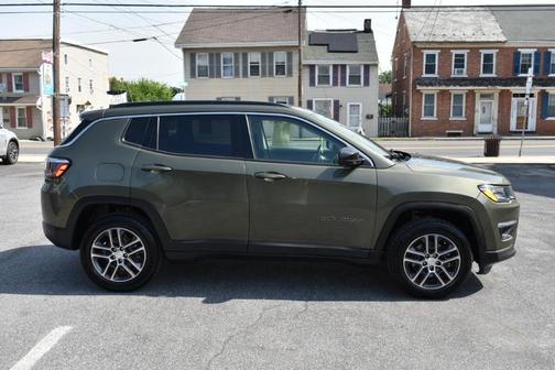 Black 2017 Jeep Compass Latitude