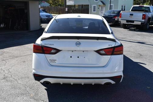 White 2019 Nissan Altima 2.5 SV