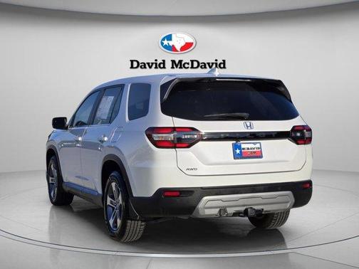 Platinum White Pearl 2023 Honda Pilot EX-L 8-Passenger