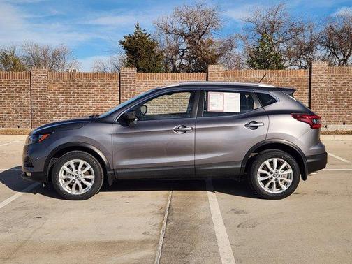 2022 Nissan Rogue Sport SV