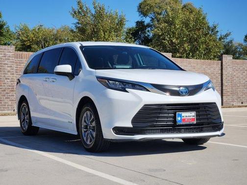 2021 Toyota Sienna LE