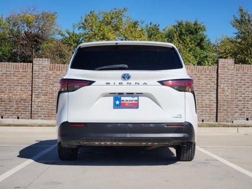 2021 Toyota Sienna LE