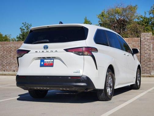 2021 Toyota Sienna LE