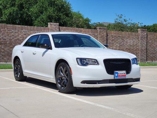 2023 Chrysler 300 Touring