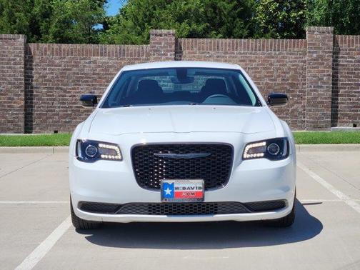 2023 Chrysler 300 Touring