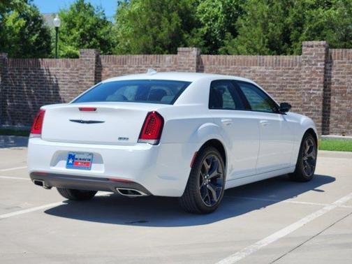 2023 Chrysler 300 Touring