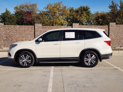 2017 Honda Pilot EX-L w/ Navigation