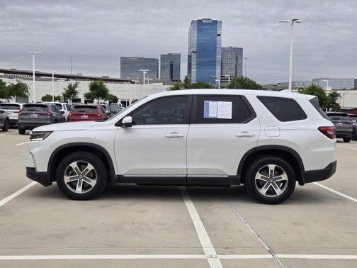 Platinum White Pearl 2023 Honda Pilot EX-L 8-Passenger