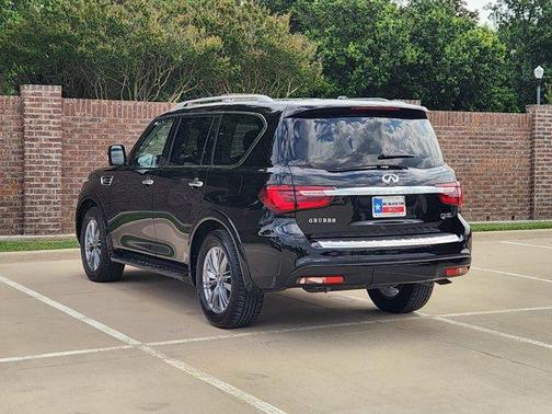 2022 INFINITI QX80 Luxe