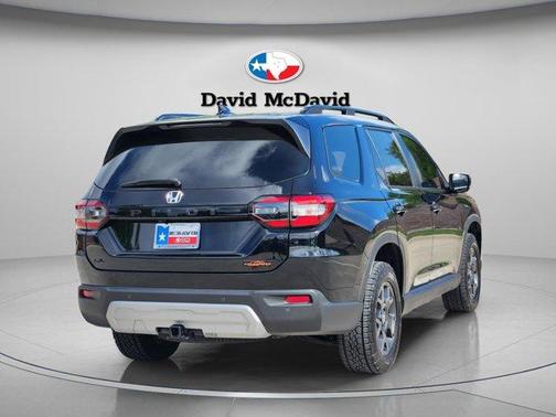 Crystal Black Pearl 2025 Honda Pilot TrailSport