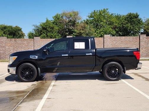 2017 Nissan Titan SV