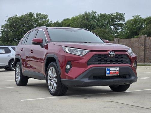 Pearl 2020 Toyota RAV4 XLE Premium