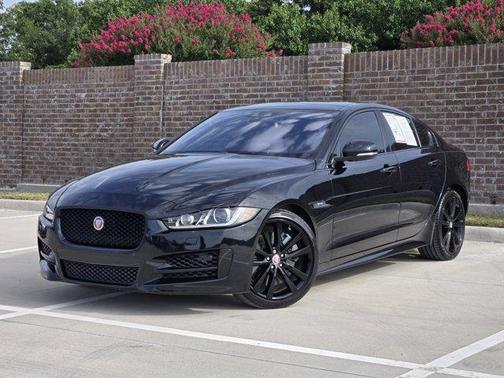2017 Jaguar XE 35t R-Sport