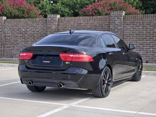2017 Jaguar XE 35t R-Sport