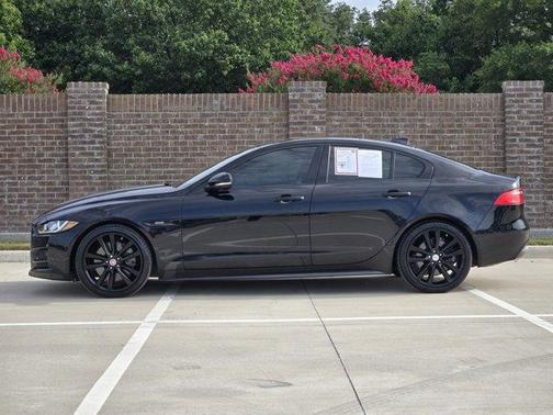 2017 Jaguar XE 35t R-Sport