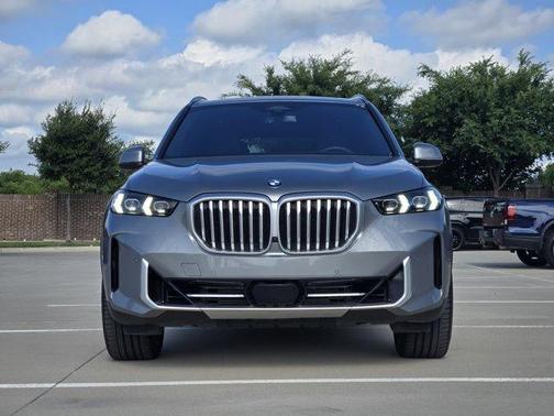 Gray Metallic 2025 BMW X5 xDrive40i