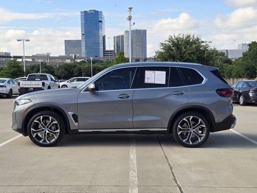 Gray Metallic 2025 BMW X5 xDrive40i